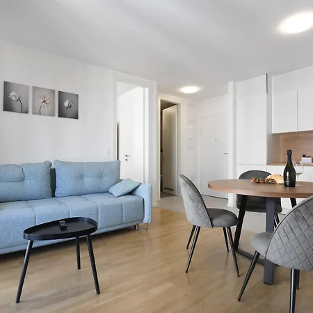 Nora With Private Parking Apartament *