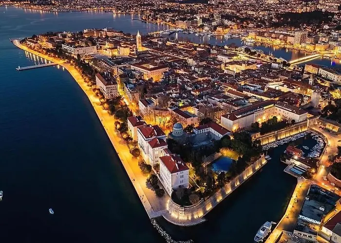 Nora With Private Parking Apartamento