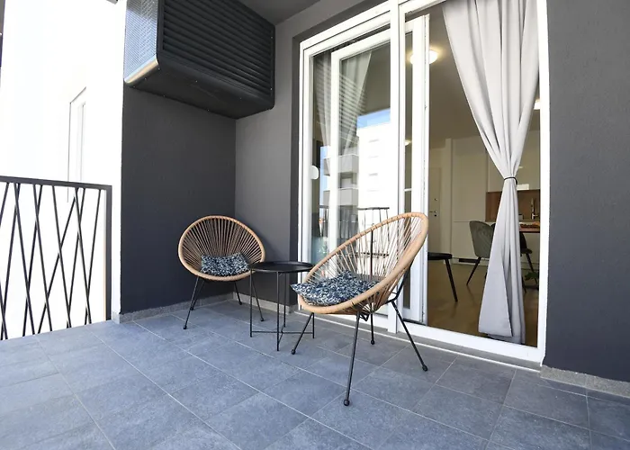 Nora With Private Parking