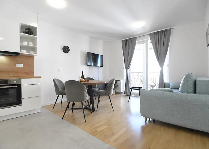 Nora With Private Parking Zadar