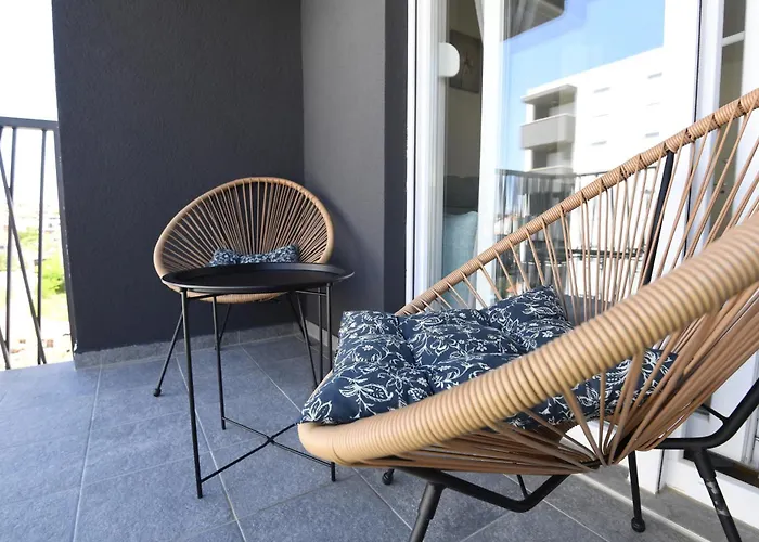 Nora With Private Parking Apartamento *